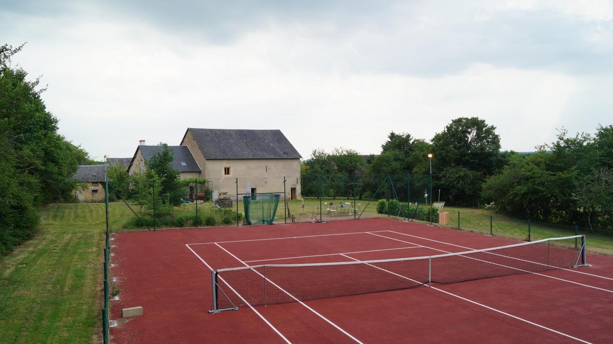 La Vache Tennis Privé Crux-la-Ville Extérieur photo