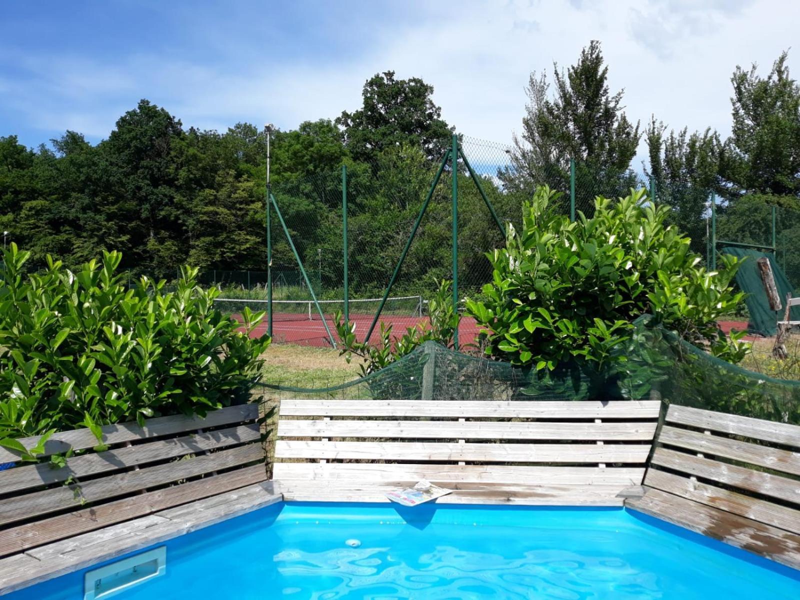 La Vache Tennis Privé Crux-la-Ville Extérieur photo